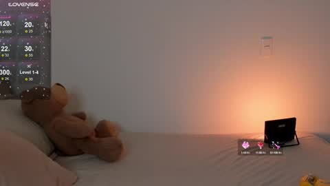 Snapshot of alicejhons chatting on September 23, 1:19 am vanessa online show from September 23, 1:19 am
