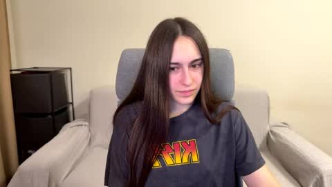 Snapshot of alicekollt chatting on June 3, 10:15 pm alicekollt online show from June 3, 10:15 pm