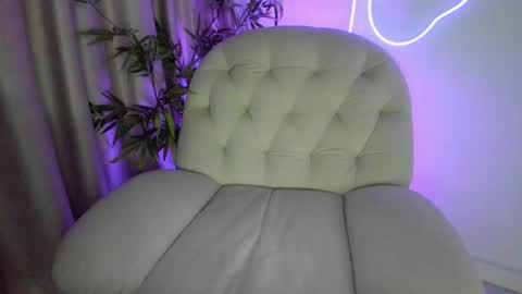 AliceLevine online show from March 18, 5:10 am