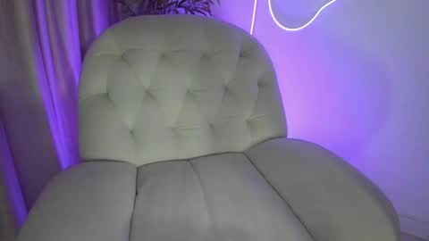 Snapshot of alicelevine chatting on June 8, 4:13 am AliceLevine online show from June 8, 4:13 am