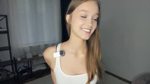 Snapshot of alicemelison chatting on October 13, 8:36 am Serena online show from October 13, 8:36 am