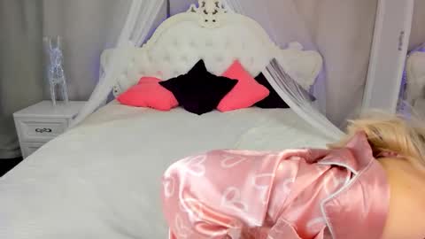 alicemonro online show from October 20, 8:26 am