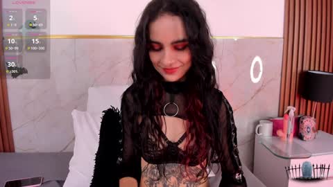 alicenoir_ online show from February 3, 5:46 pm