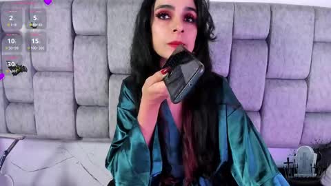 alicenoir_ online show from March 11, 3:34 pm