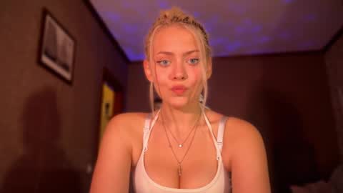 Snapshot of aliceoceaneyes chatting on September 23, 4:43 pm aliceoceaneyes online show from September 23, 4:43 pm