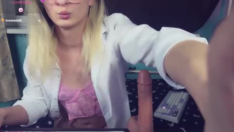 Snapshot of alicepinkhead chatting on February 19, 3:49 pm AlicePinkhead online show from February 19, 3:49 pm