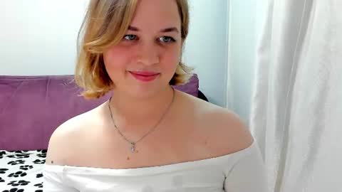Snapshot of alicepopsy chatting on July 3, 7:53 pm Alice online show from July 3, 7:53 pm