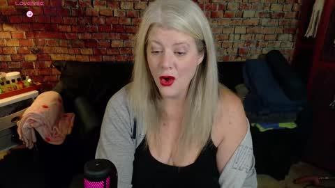 Snapshot of alicescuriosity chatting on January 22, 6:52 pm Alices Curiosity online show from January 22, 6:52 pm