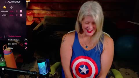 Snapshot of alicescuriosity chatting on October 1, 3:01 am Alices Curiosity online show from October 1, 3:01 am