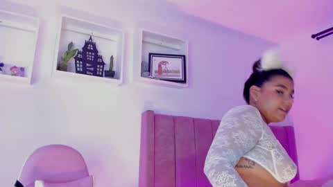 A L I C E  T H U N D E R online show from October 17, 4:37 am