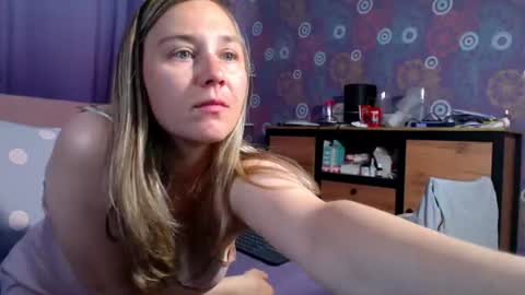 Snapshot of alicewetsquirt chatting on June 12, 11:09 am alicewetsquirt online show from June 12, 11:09 am