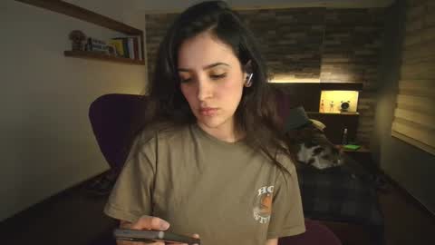 Snapshot of alicewillow chatting on February 6, 12:04 am Alice online show from February 6, 12:04 am