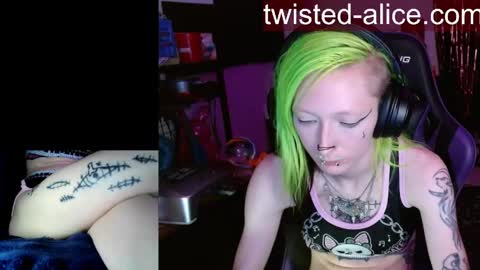 Snapshot of alicewonder52 chatting on May 7, 3:56 am Alice online show from May 7, 3:56 am