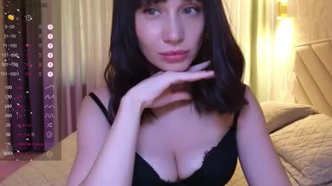 Snapshot of alicewonders_ chatting on October 27, 7:23 am Alice online show from October 27, 7:23 am