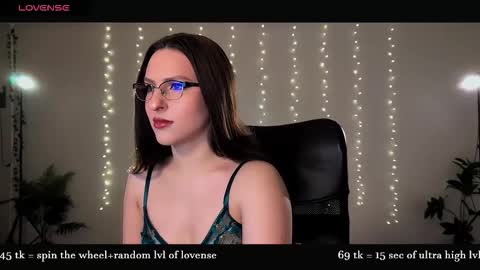 Snapshot of alicia_art_ chatting on March 27, 7:57 pm Alicia online show from March 27, 7:57 pm