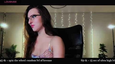 Snapshot of alicia_art_ chatting on April 18, 8:42 pm Alicia online show from April 18, 8:42 pm