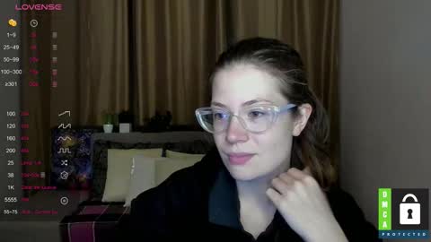 Snapshot of alicia_folow chatting on October 2, 11:28 am Alicia online show from October 2, 11:28 am