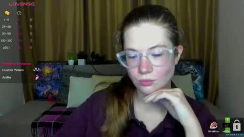Snapshot of alicia_folow chatting on October 14, 5:25 pm Alicia online show from October 14, 5:25 pm