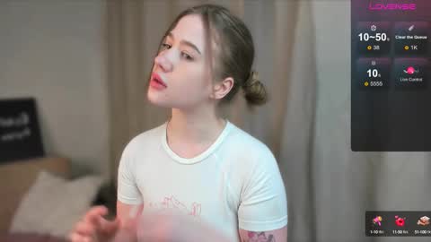 Snapshot of alicia_hines chatting on March 3, 12:37 pm Alicia online show from March 3, 12:37 pm