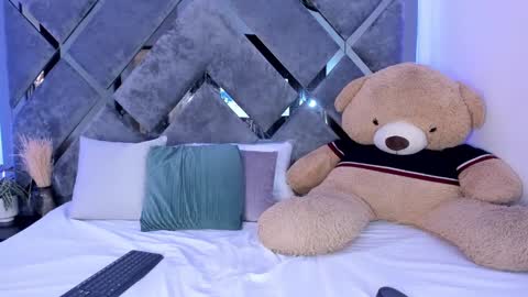 Alice  online show from December 12, 2:44 pm