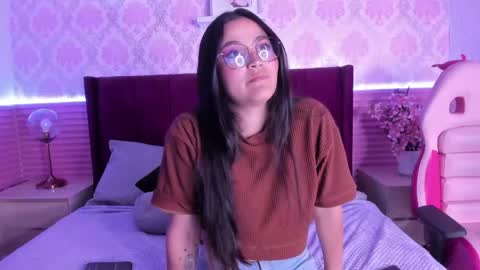 Alicia  online show from May 4, 8:38 pm