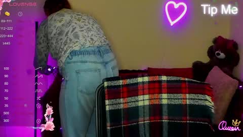 Alicia online show from April 3, 5:27 am