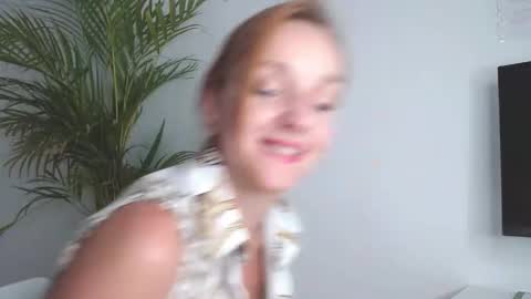 Alicia online show from October 15, 2:17 pm