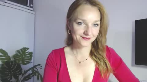 Snapshot of alicialux chatting on May 6, 6:08 am Alicia online show from May 6, 6:08 am