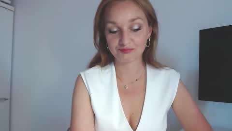 Snapshot of alicialux chatting on May 29, 6:11 am Alicia online show from May 29, 6:11 am