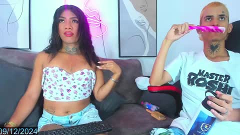 Snapshot of aliciamoorex chatting on December 9, 11:03 pm Alicia  online show from December 9, 11:03 pm