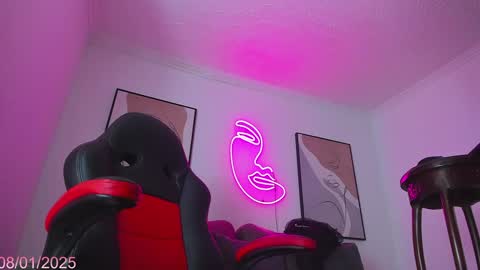 Snapshot of aliciamoorex chatting on January 8, 8:29 pm Alicia  online show from January 8, 8:29 pm