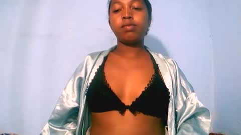 Snapshot of alicianah chatting on January 6, 6:44 pm alicianah online show from January 6, 6:44 pm