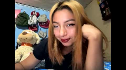 Snapshot of alicie_oconoor chatting on April 8, 3:34 pm Karla Oconoor online show from April 8, 3:34 pm