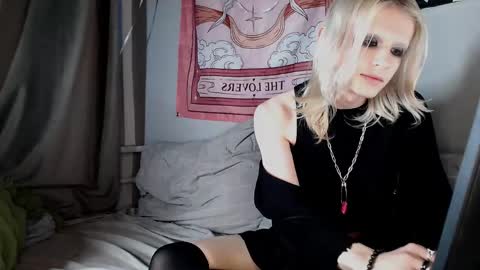 Alien Bella online show from June 5, 12:17 am