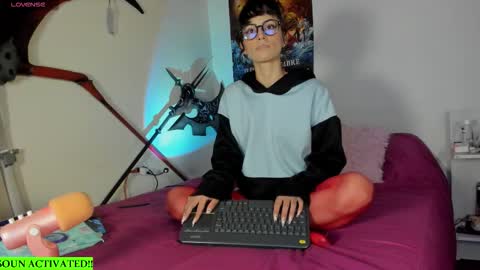 Aiko  Independent Model  online show from November 6, 9:05 pm