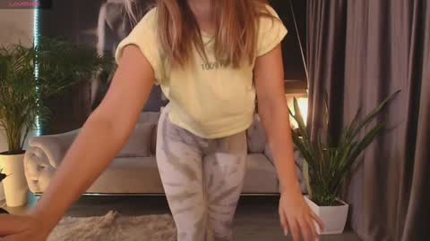 Aliessia online show from October 23, 6:50 pm