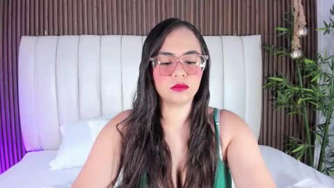 Snapshot of alihamilton_ chatting on October 16, 10:44 pm Aliha online show from October 16, 10:44 pm