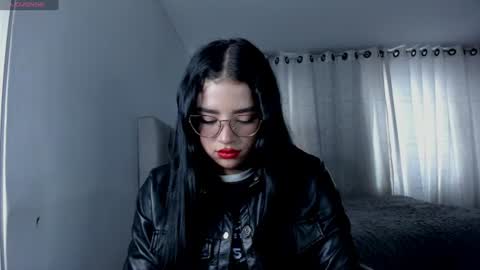 Snapshot of aliice_walker_ chatting on June 18, 10:03 pm aliice_walker_ online show from June 18, 10:03 pm