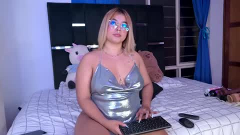 Snapshot of aliice_wonderland_ chatting on July 3, 4:52 am Aliice Brown online show from July 3, 4:52 am