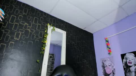 Snapshot of alika01_ chatting on January 31, 12:06 am alika online show from January 31, 12:06 am
