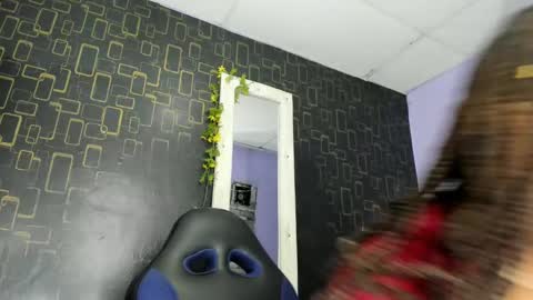 Snapshot of alika01_ chatting on January 31, 1:02 pm alika online show from January 31, 1:02 pm