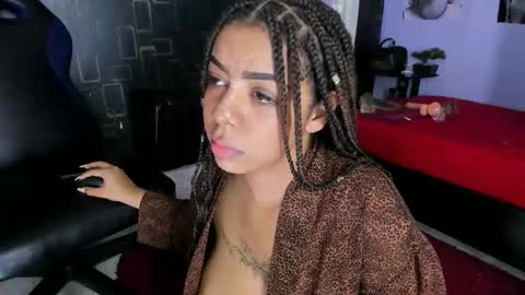 Snapshot of alika01_ chatting on February 2, 8:19 pm alika online show from February 2, 8:19 pm