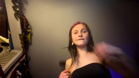 Snapshot of alilsteppa chatting on December 18, 10:10 am alilsteppa online show from December 18, 10:10 am