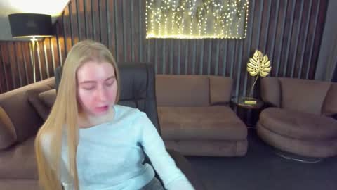 Snapshot of alina__blonde chatting on February 27, 6:46 am Alina online show from February 27, 6:46 am