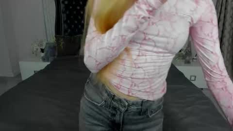 Snapshot of alina__blonde chatting on February 28, 6:47 am Alina online show from February 28, 6:47 am