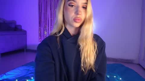 Snapshot of alina_lee_t chatting on October 7, 2:42 am Alina online show from October 7, 2:42 am