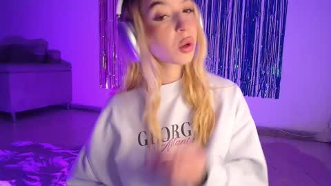 Snapshot of alina_lee_t chatting on October 20, 2:34 am Alina online show from October 20, 2:34 am
