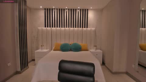 alinakravitz_ online show from September 13, 11:43 am