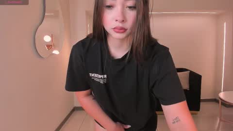 alinakravitz_ online show from March 6, 11:17 am