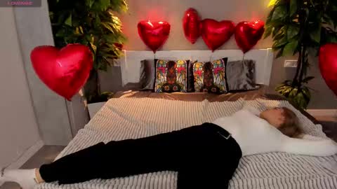 Snapshot of alinalemon chatting on February 12, 8:37 pm Alina online show from February 12, 8:37 pm